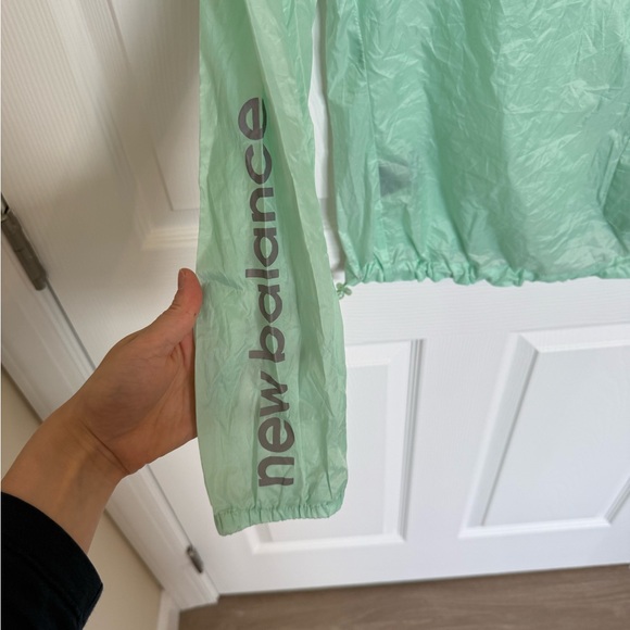 New Balance Light Green windbreaker - Picture 3 of 6